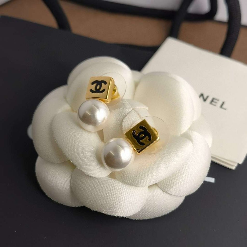 Chanel Square Small Stud Earrings Gold For Women