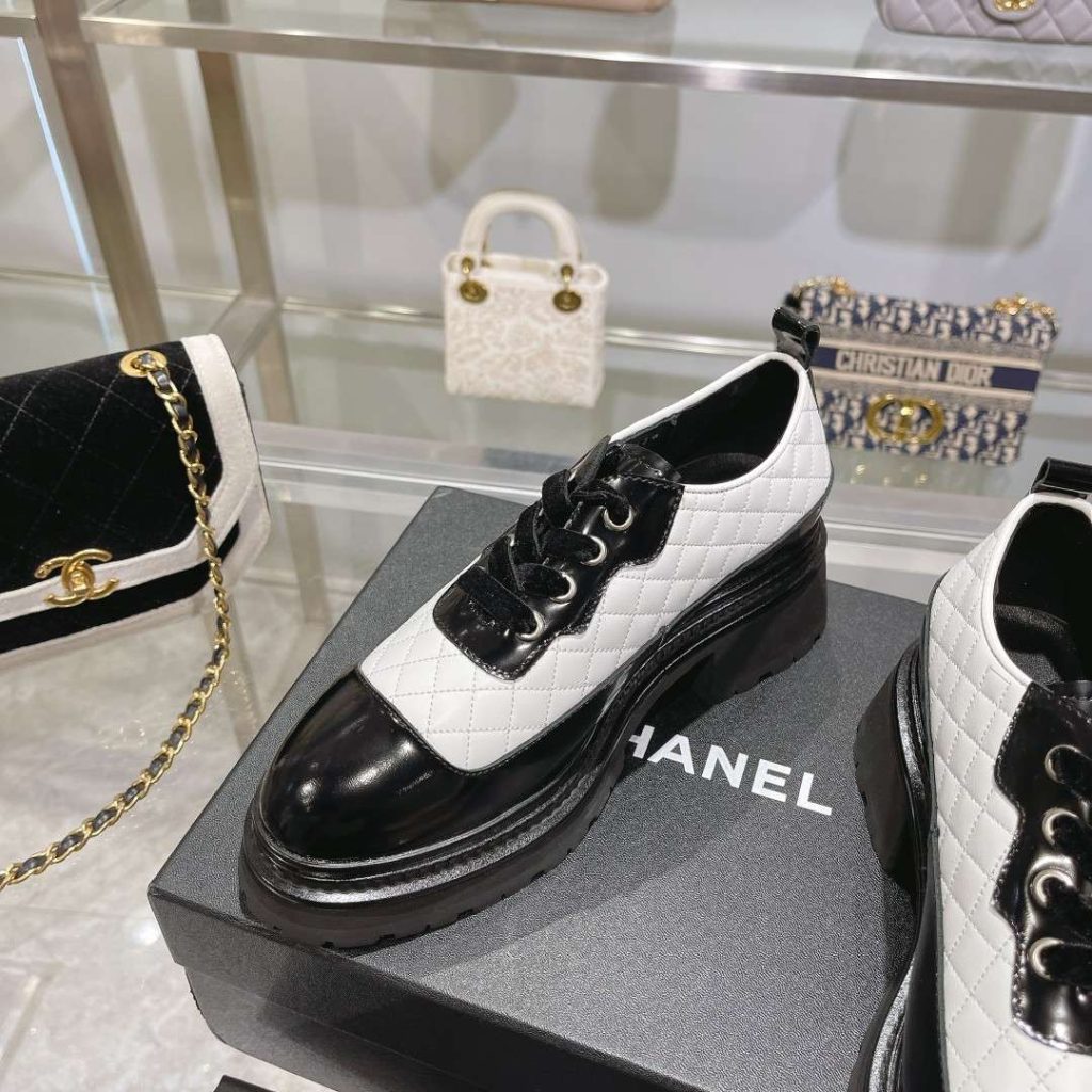 Chanel Thick Soled Chain Laced Loafers White For Women