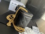 Vanity With Chain Black/Green/Beige For Women 6.6in/17cm