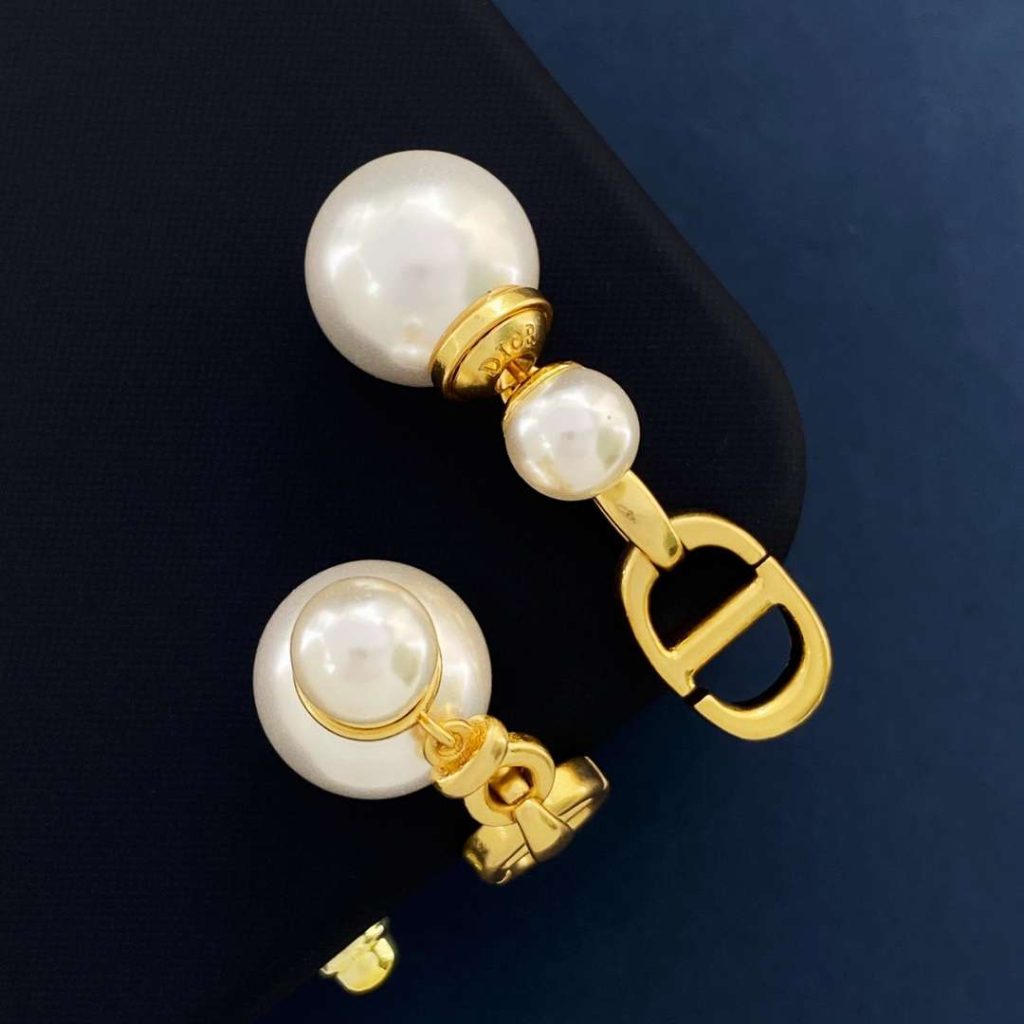 Dior-Double-Letter-Plastic-Bubble-Pearl-Earrings-7