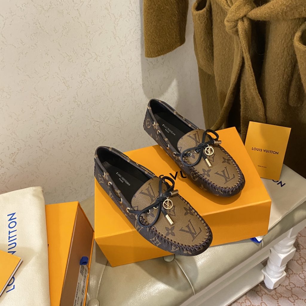 Louis-Vuitton-Gloria-Flat-Loafer-1-4