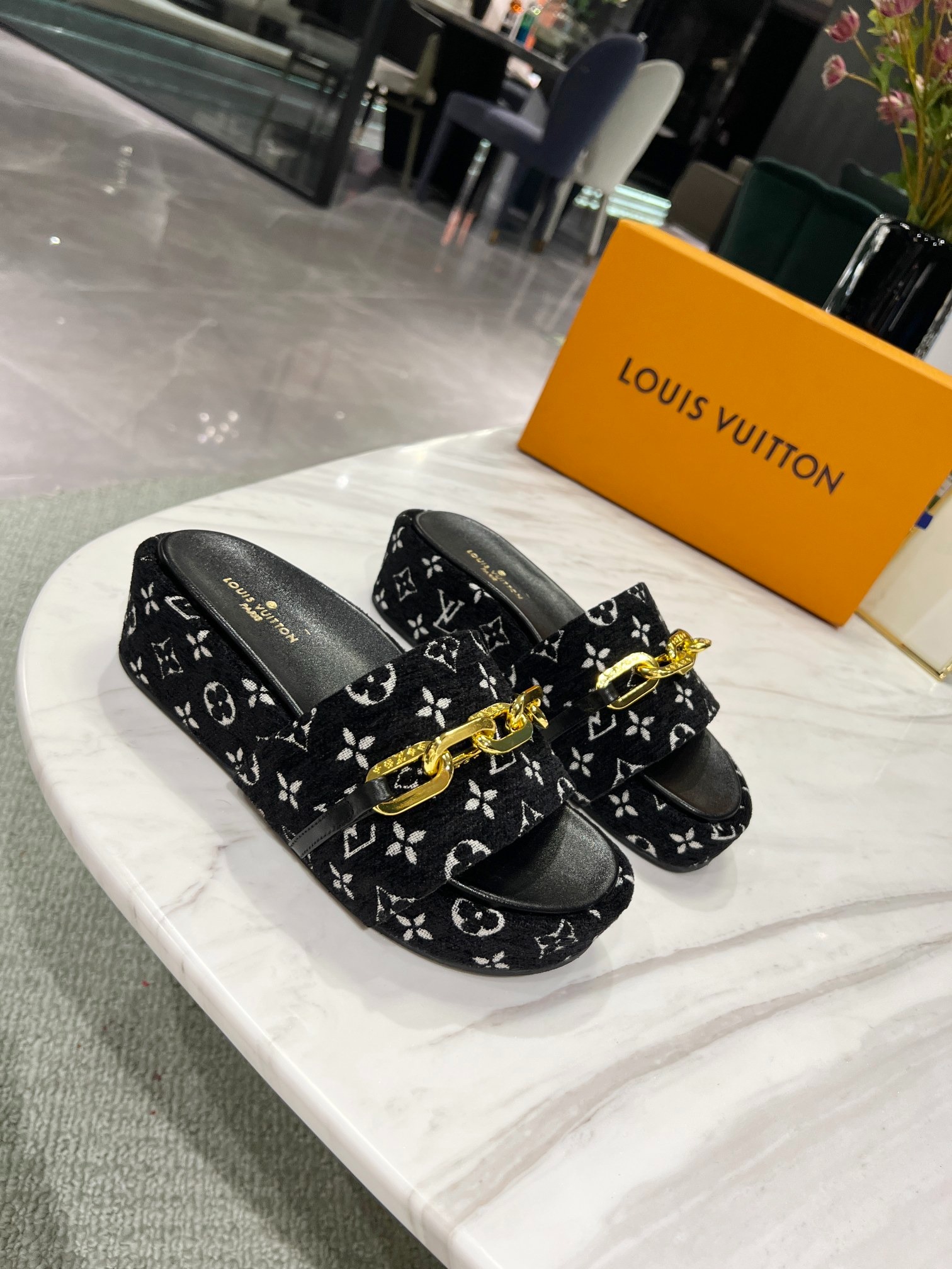 Louis Vuitton Jumbo Flatform Mule Black For Women LV