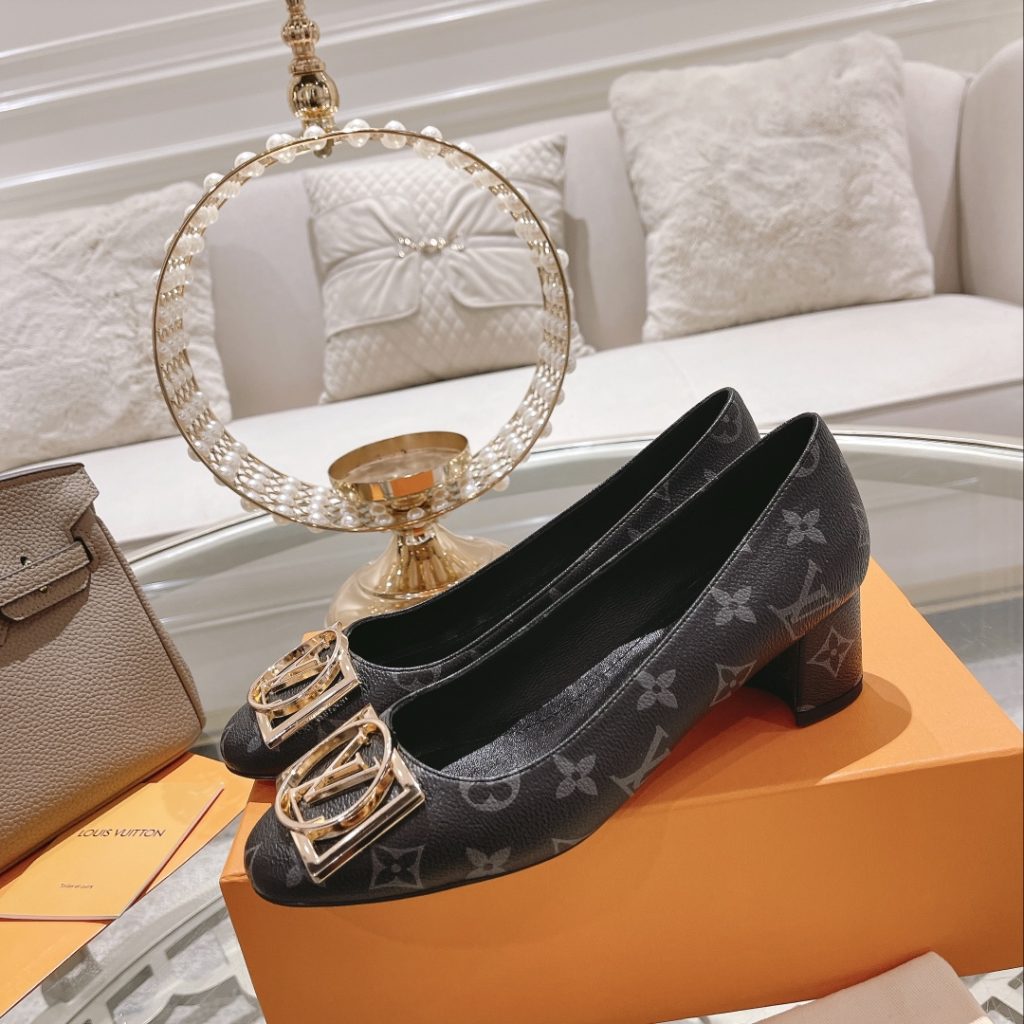 Louis-Vuitton-Madeleine-Pump-1-2