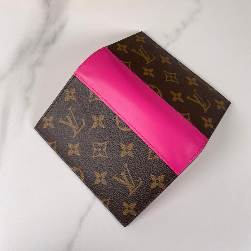 Louis-Vuitton-Passport-Cover-Wallet-1