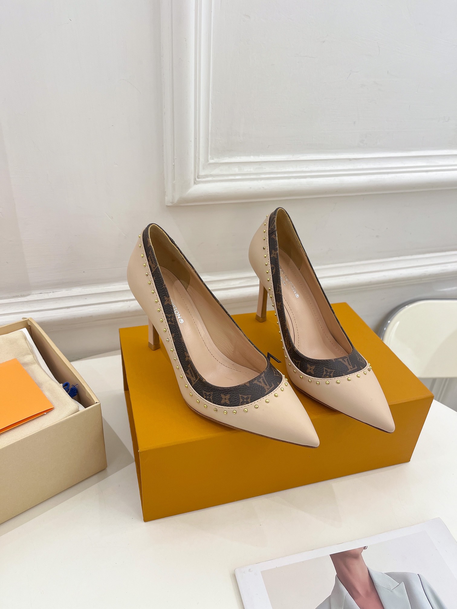 Louis-Vuitton-Signature-Pump-1