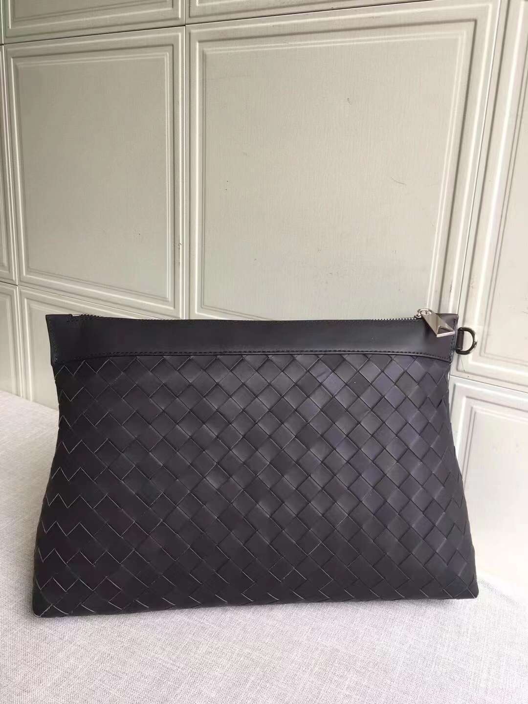 Bottega Veneta Medium Intrecciato Zipped Pouch Black For Men 33cm / 13in 651852V0E518803