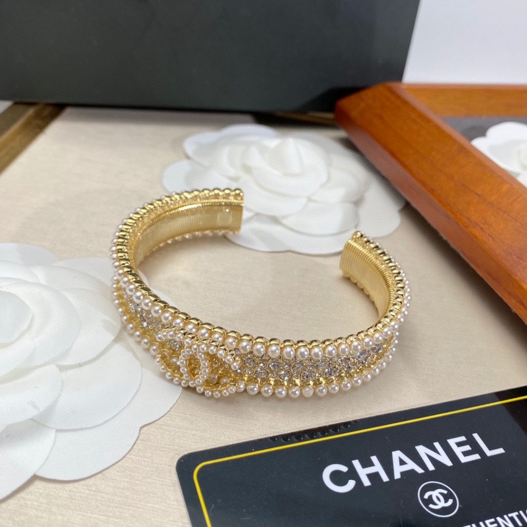 Chanel Pearls Bracelet Gold For Women