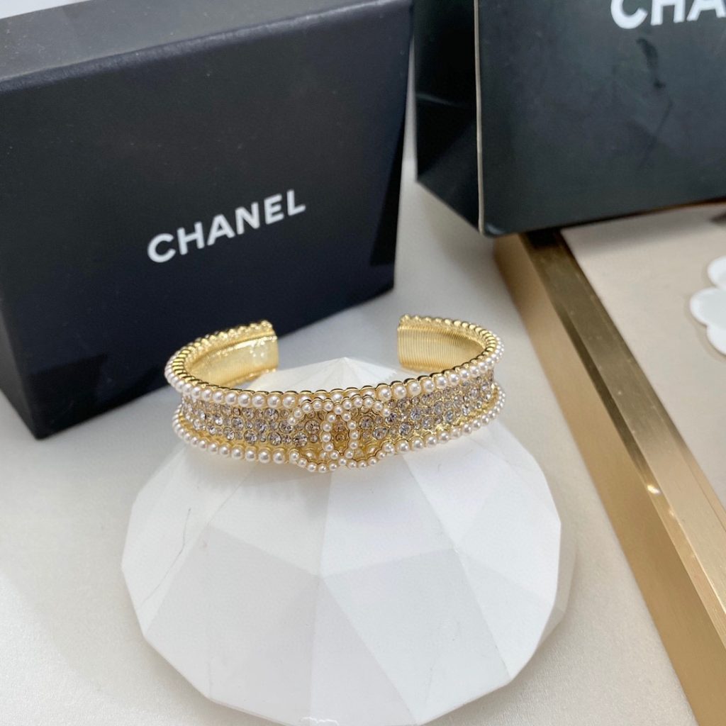 Chanel Pearls Bracelet Gold For Women