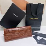 Saint Laurent Manhattan Clutch In Crocodile-Embossed Brown/Black For Women 31cm / 14in 695949AAAOH2591