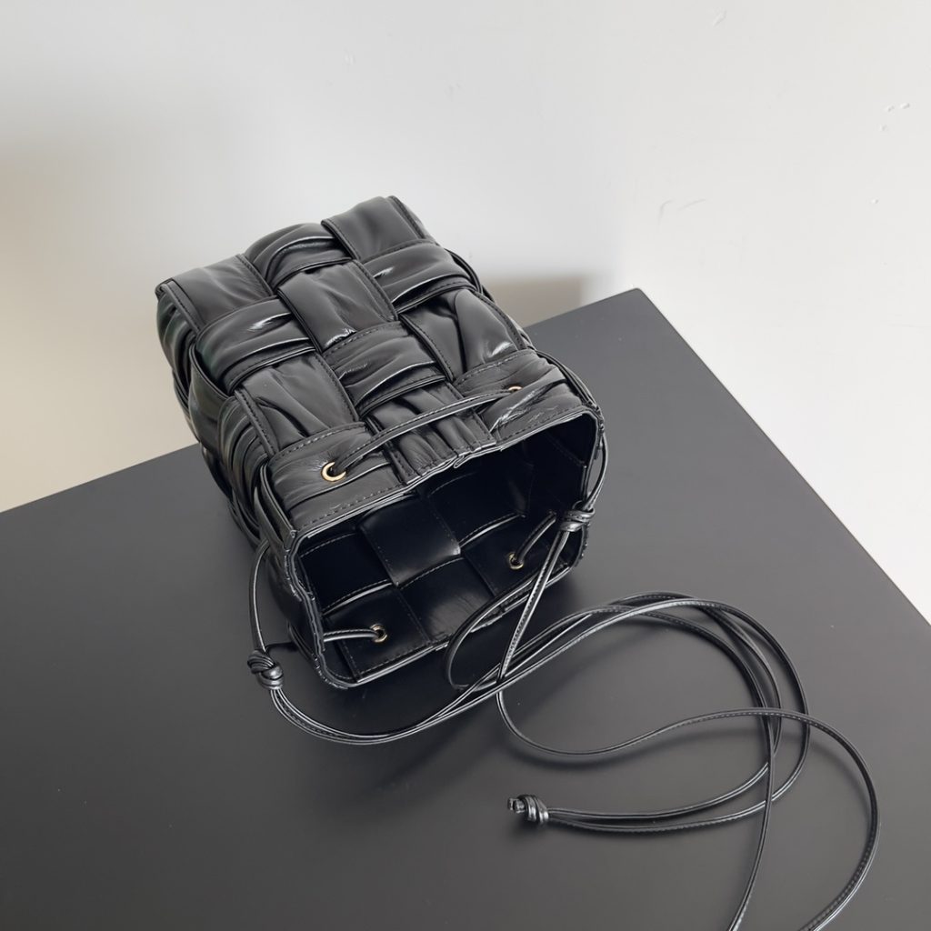 Small Cassette Bucket Bag Black/White For Women‎ 7.1in/18cm