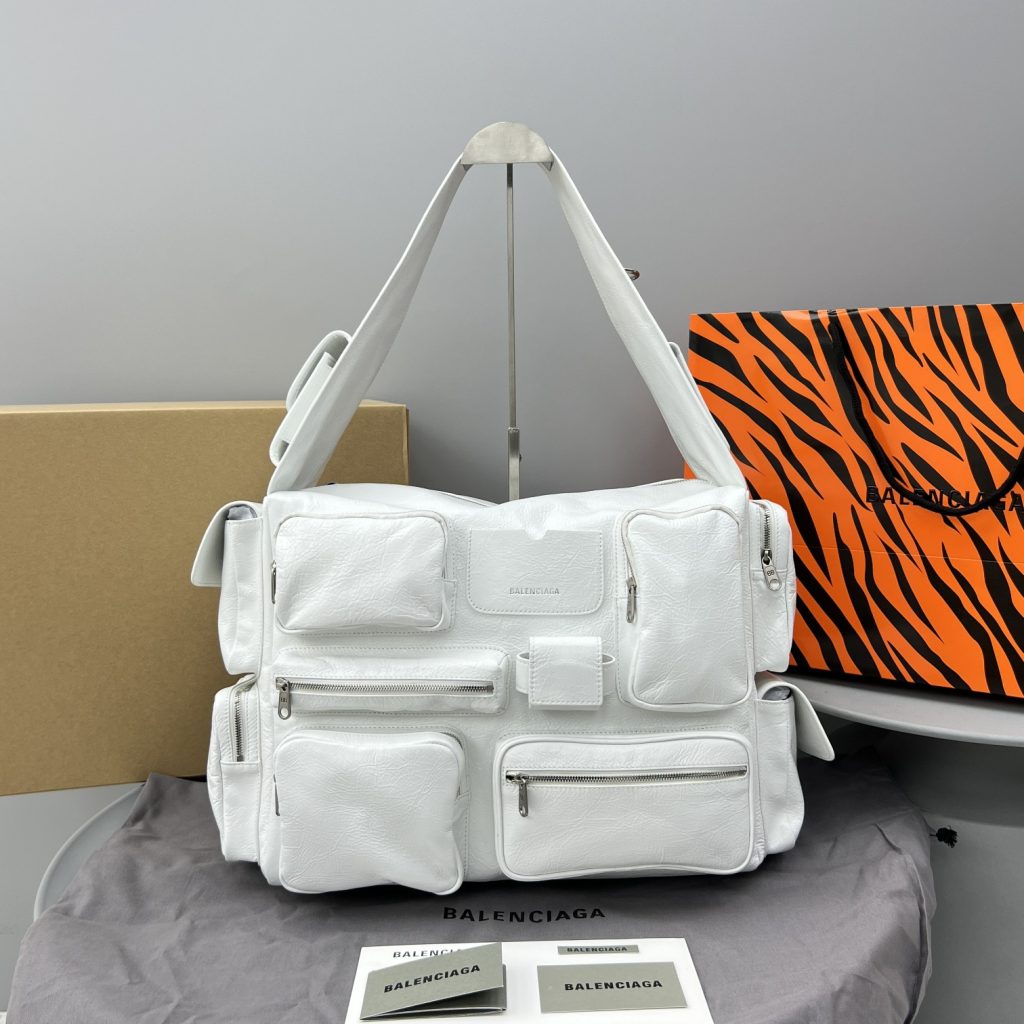 Superbusy Large Sling Bag Black/White For Women‎ 16.5in/41.9cm 702168210C81000