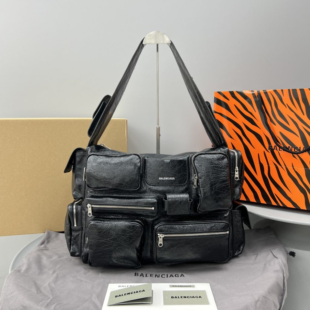 Superbusy Large Sling Bag Black/White For Women‎ 16.5in/41.9cm 702168210C81000