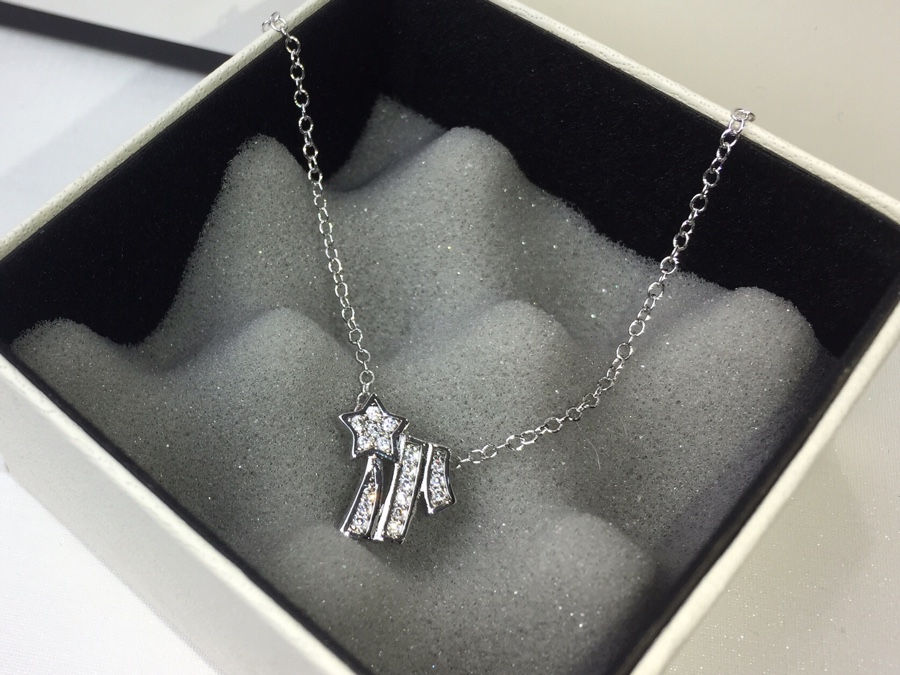 Swan-Tail-Comet-Necklace-2