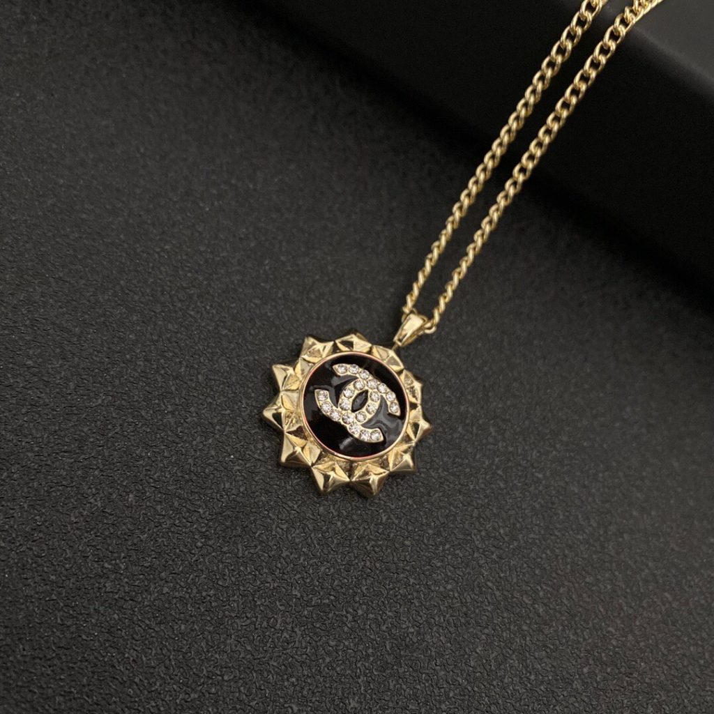 Yellow Border Black Sun Shape Necklace Gold Tone For Women