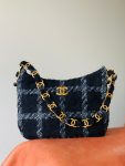 Chanel Tweed Black Hobo Bag For Women 6,9in/17,5cm