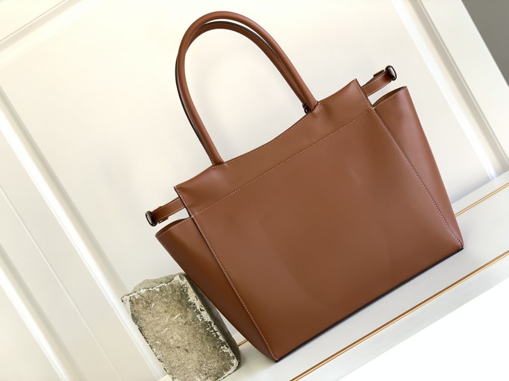 Celine Medium Cabas Bourgeois Tan For Women 18in/45cm 199773EHS.04LU