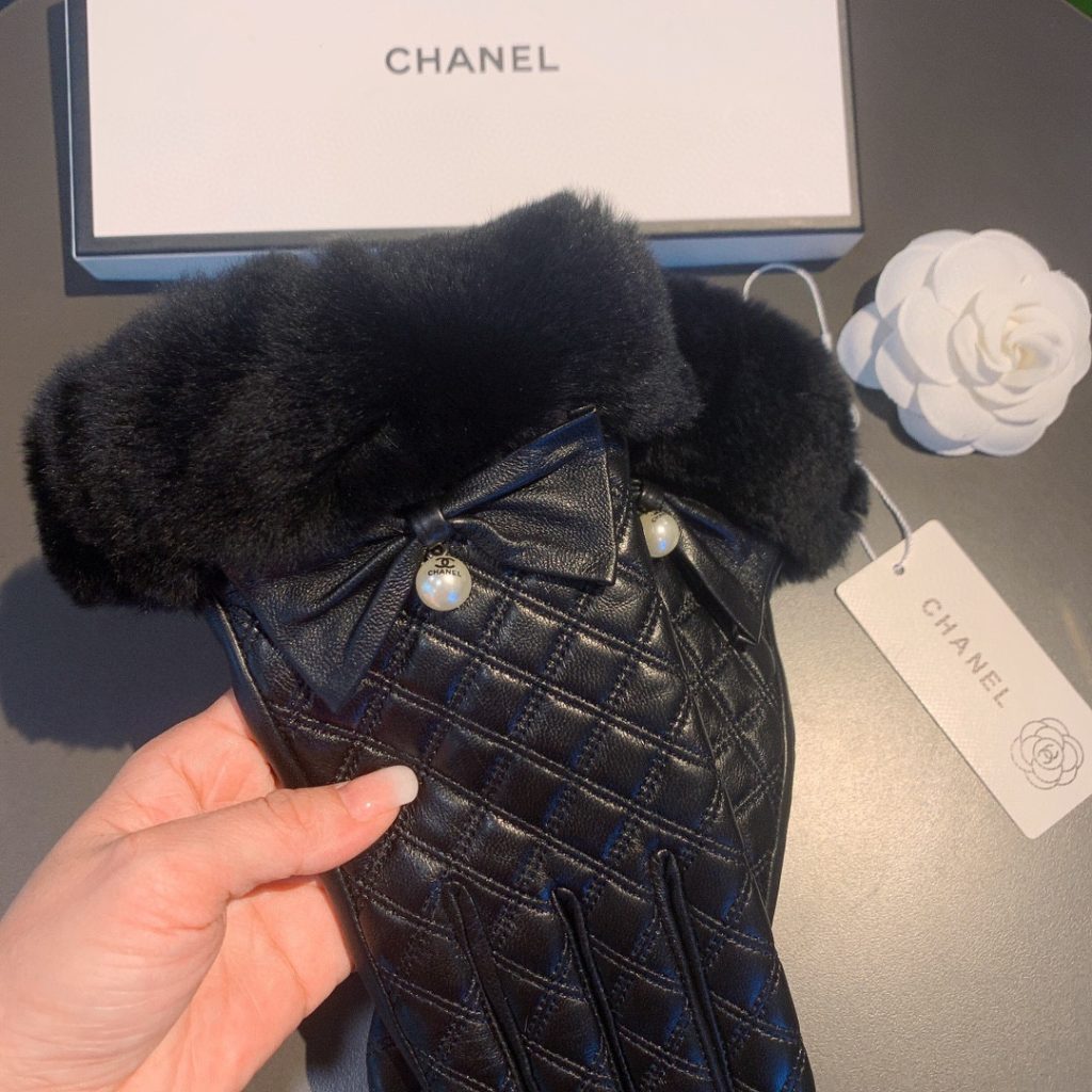 Chanel Gloves In Black