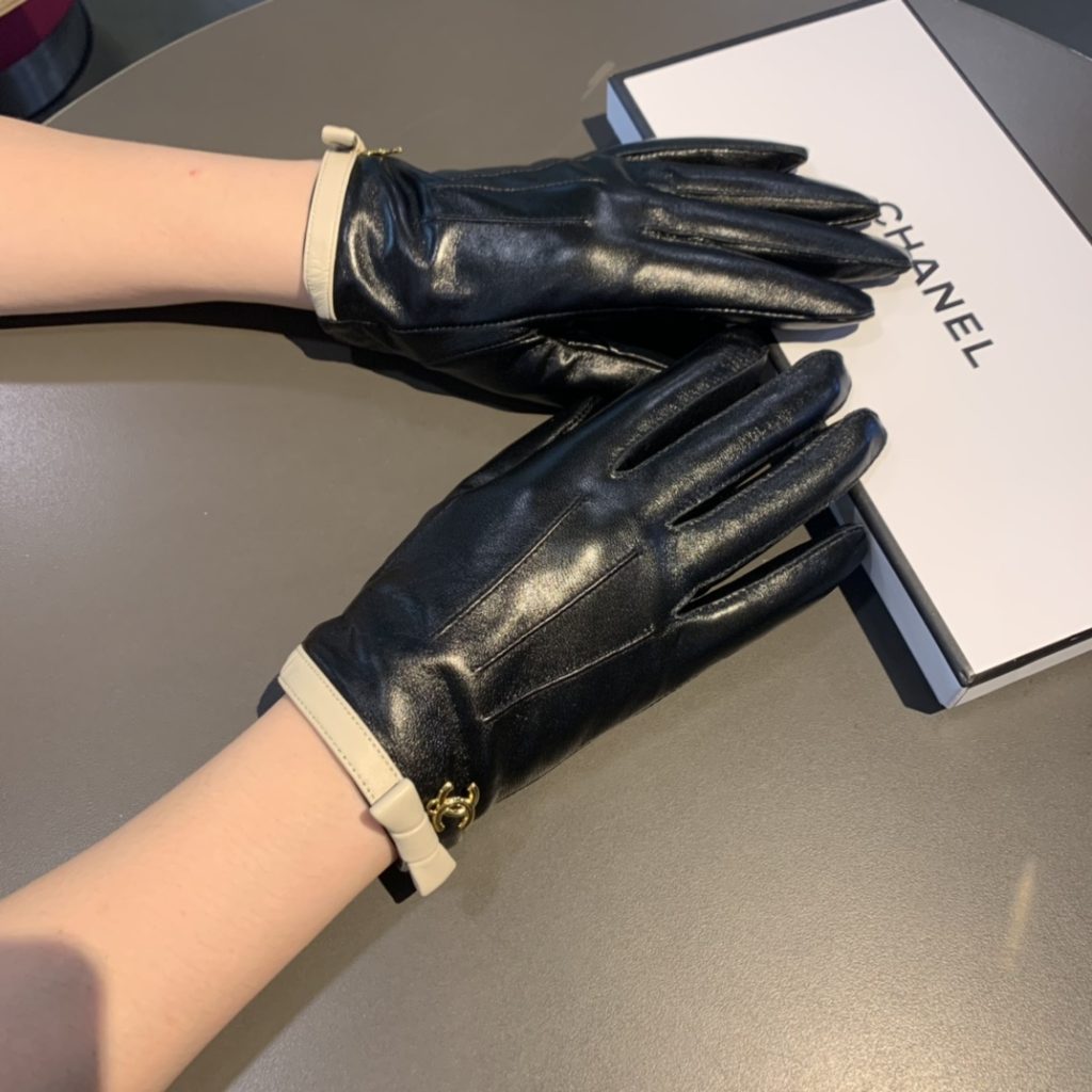 Chanel Gloves In Black