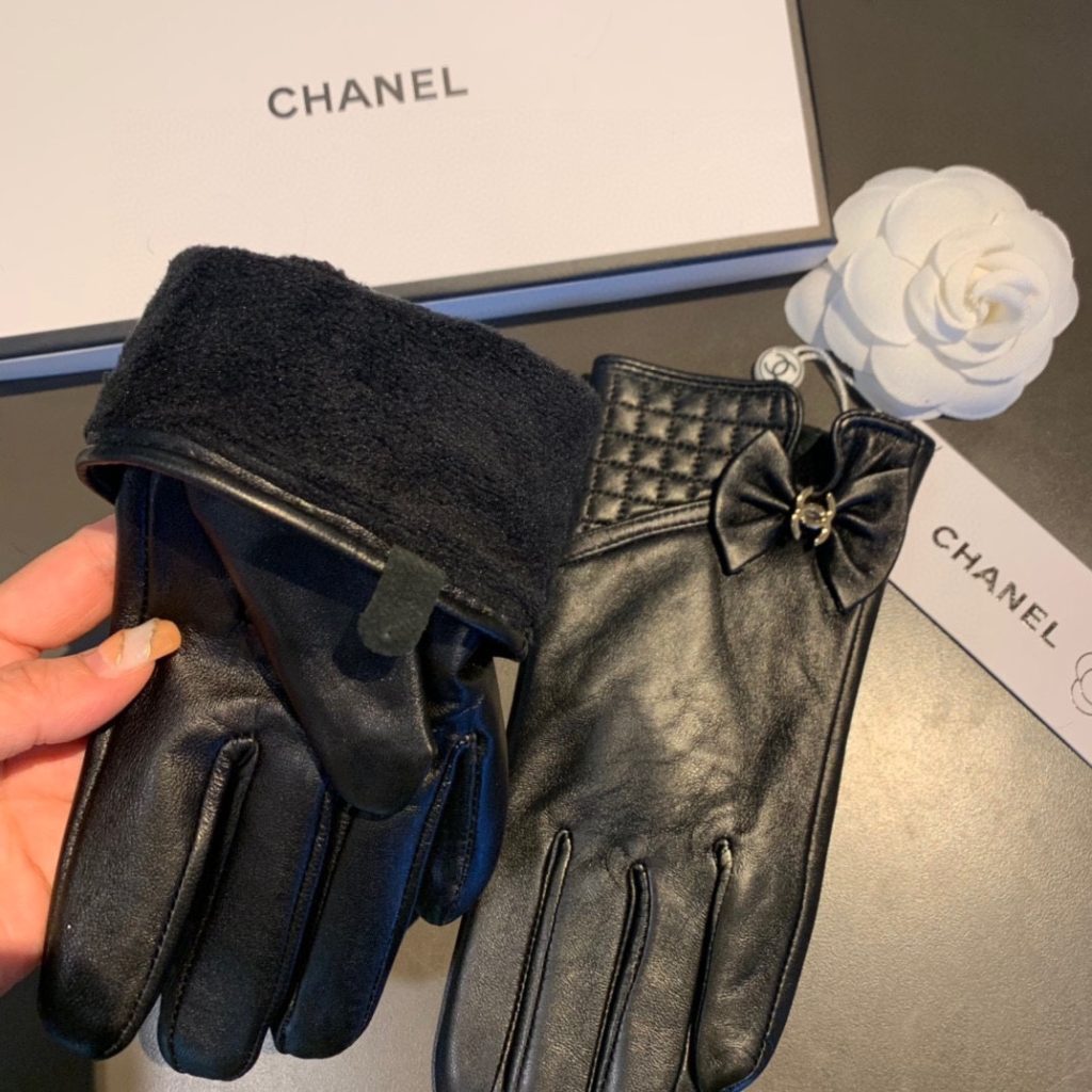 Chanel Gloves In Black