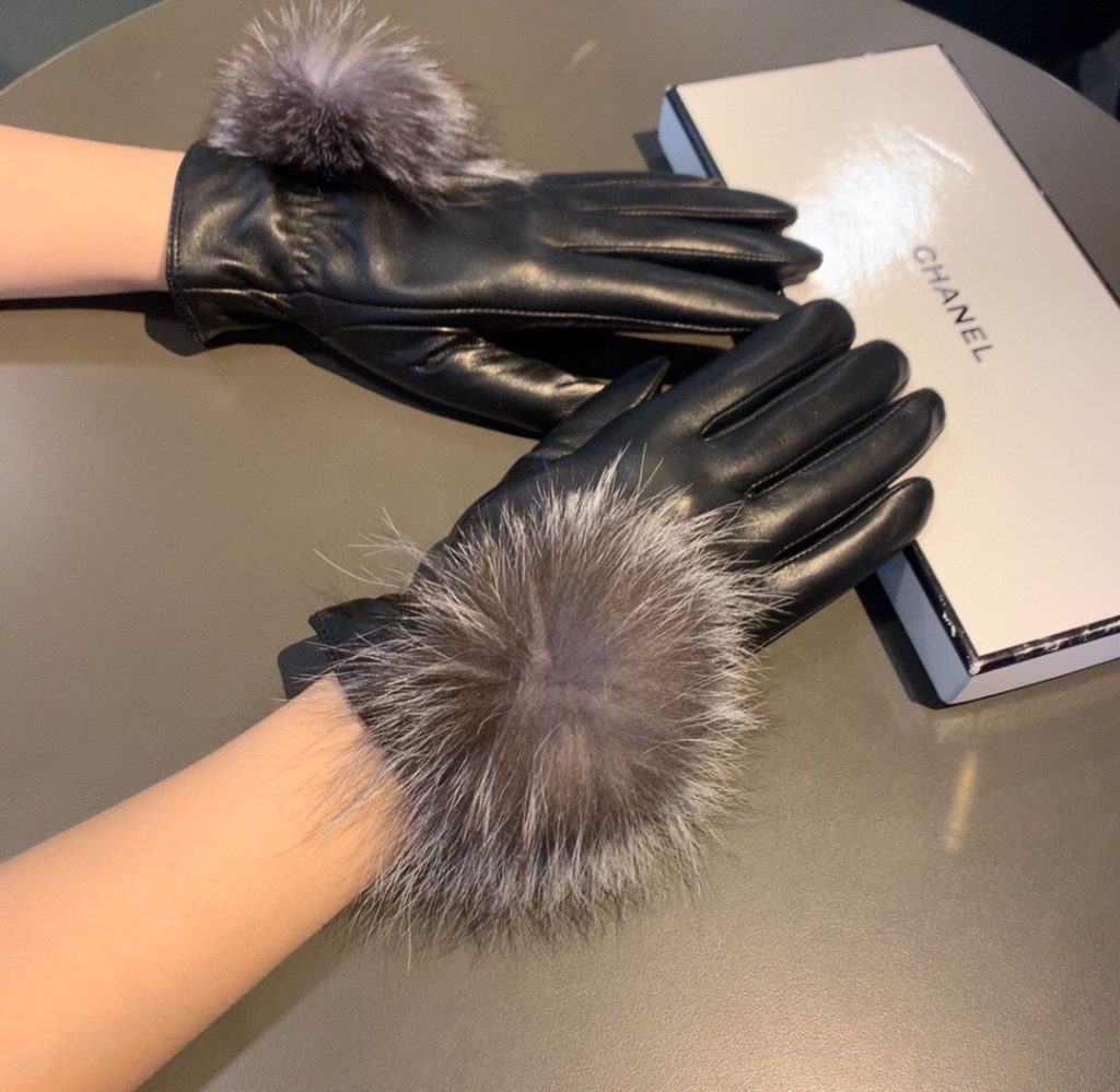 Chanel Gloves In Black