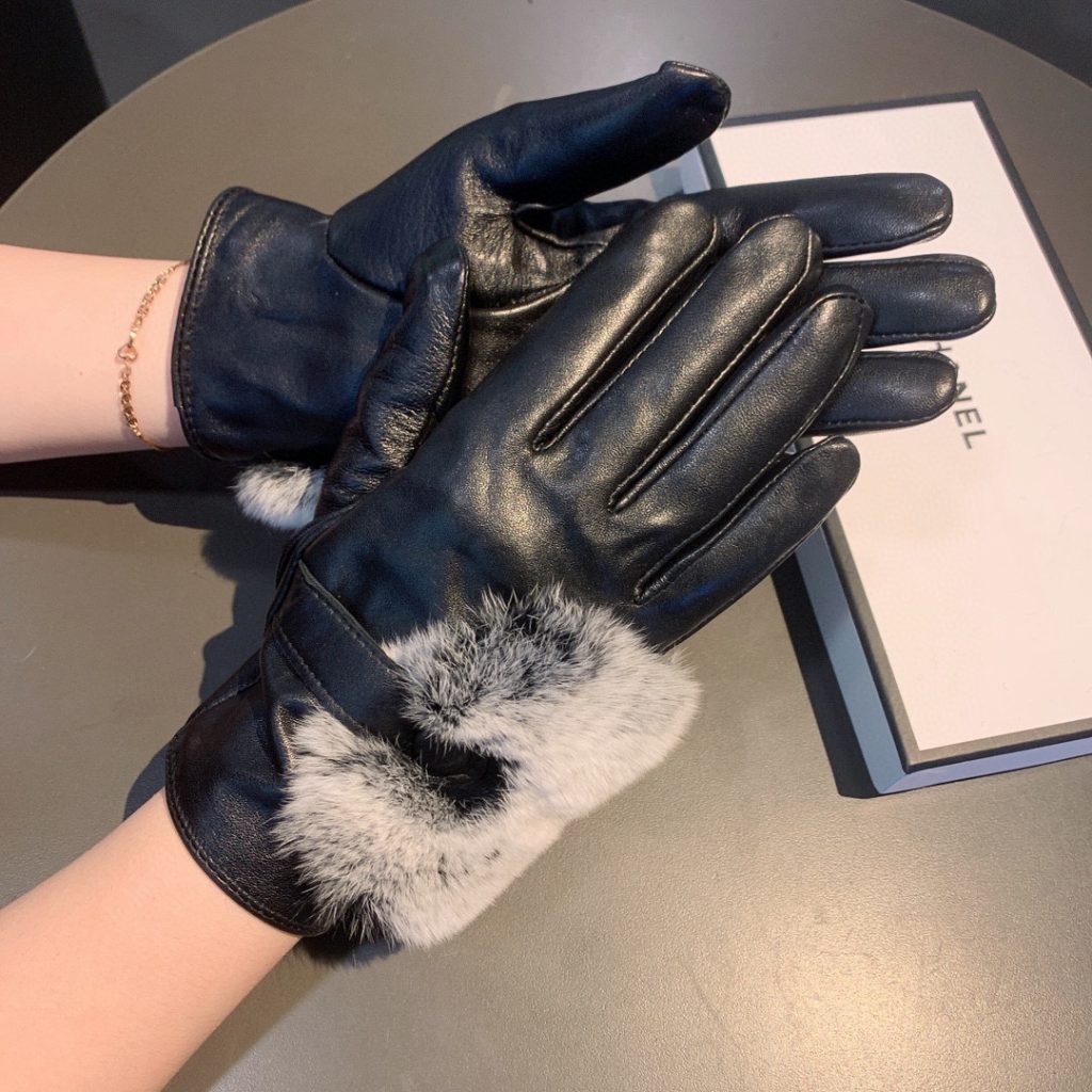 Chanel Gloves In Black