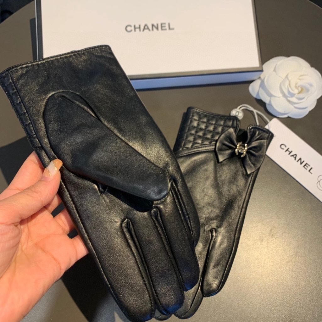 Chanel Gloves In Black