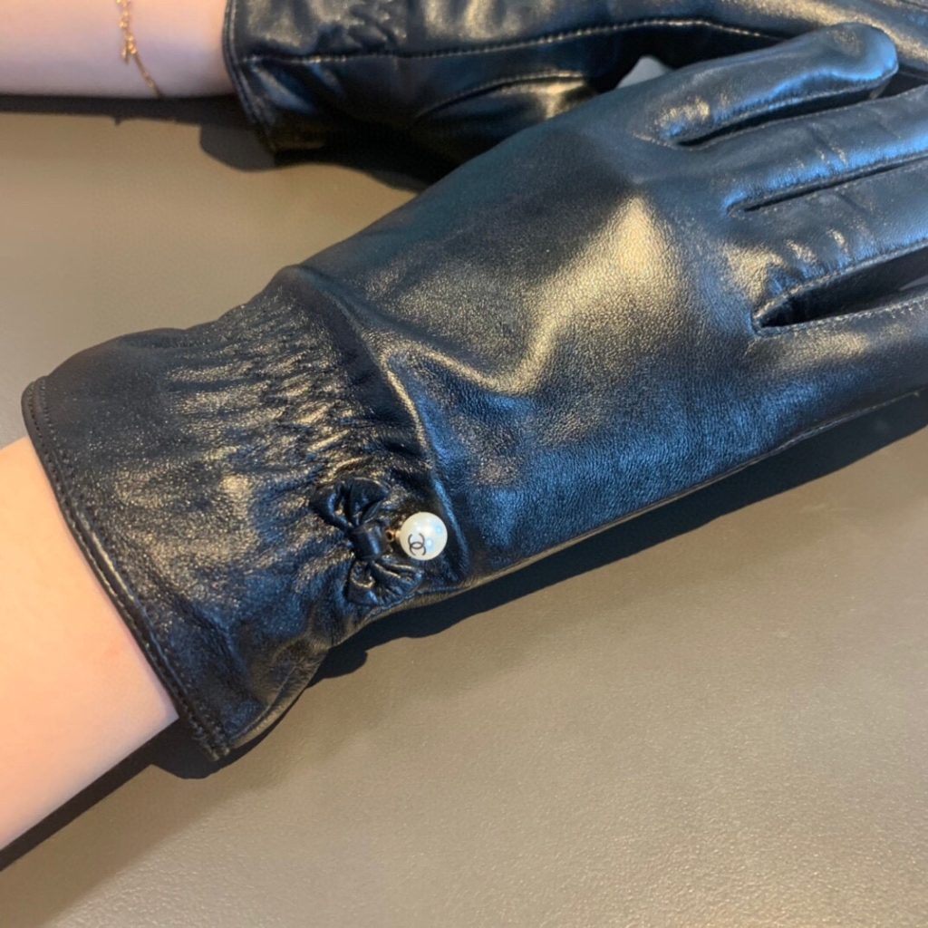 Chanel Gloves In Black