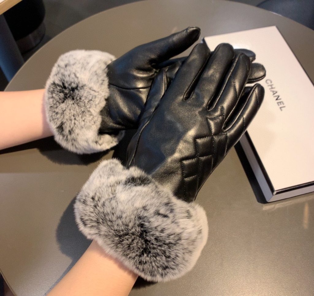 Chanel Gloves In Black