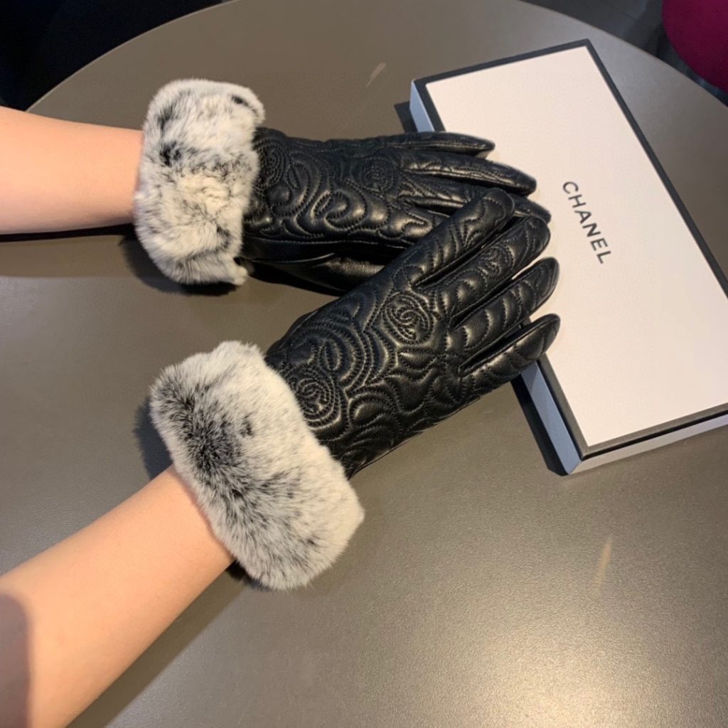 Chanel Gloves In Black