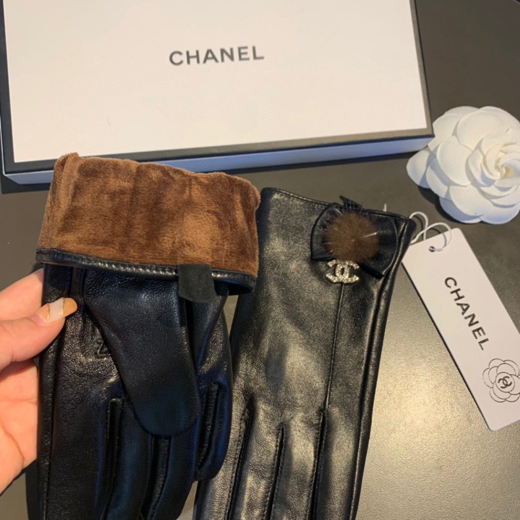 Chanel Gloves In Black