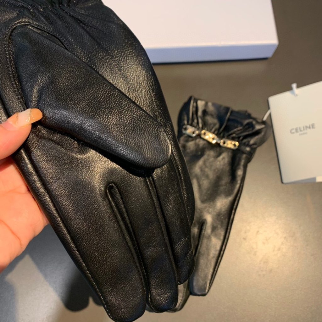 Celine Triomphe Gloves In Black