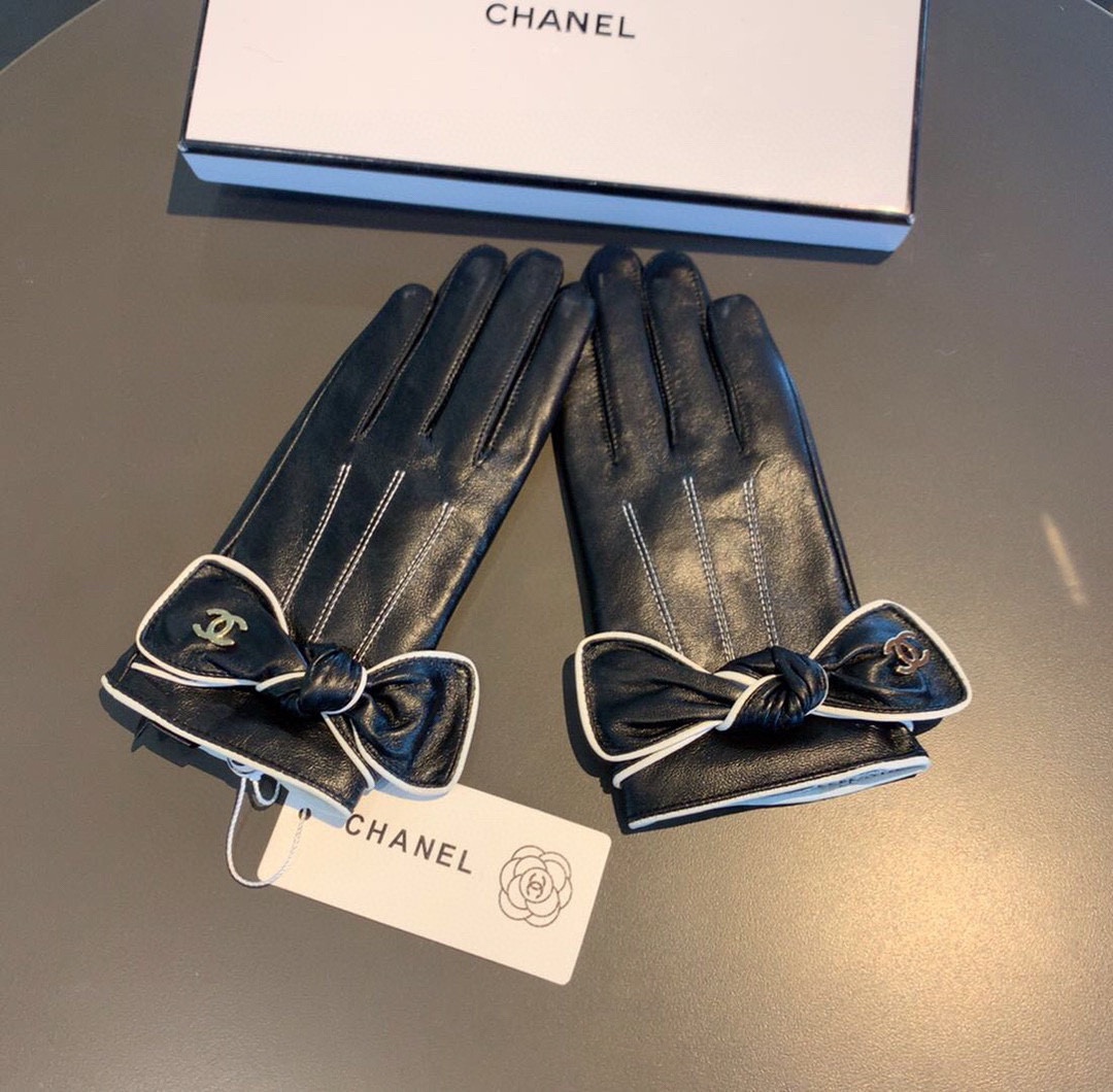 Chanel Gloves In Black