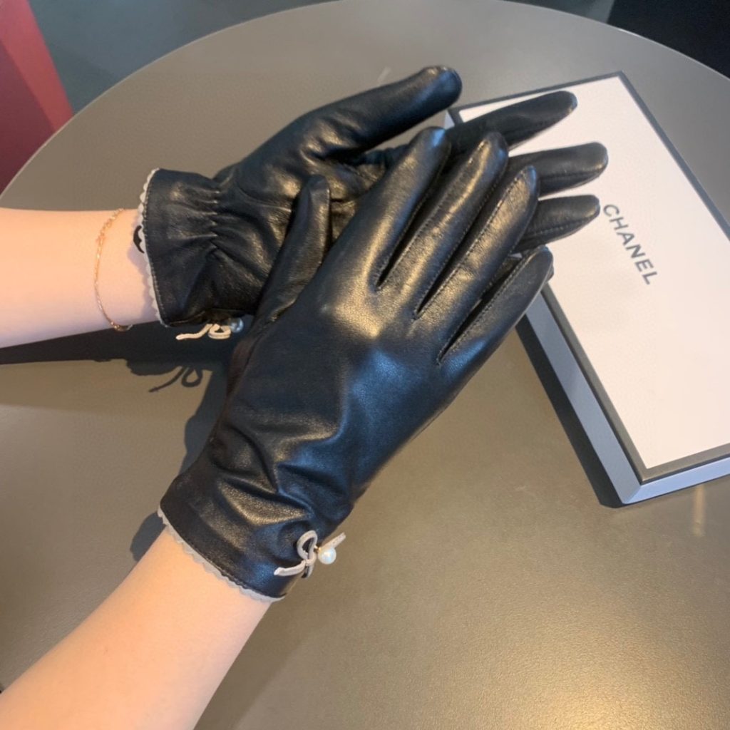 Chanel Gloves In Black