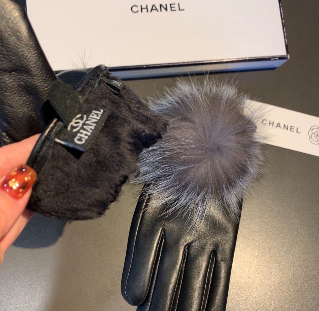 Chanel Gloves In Black