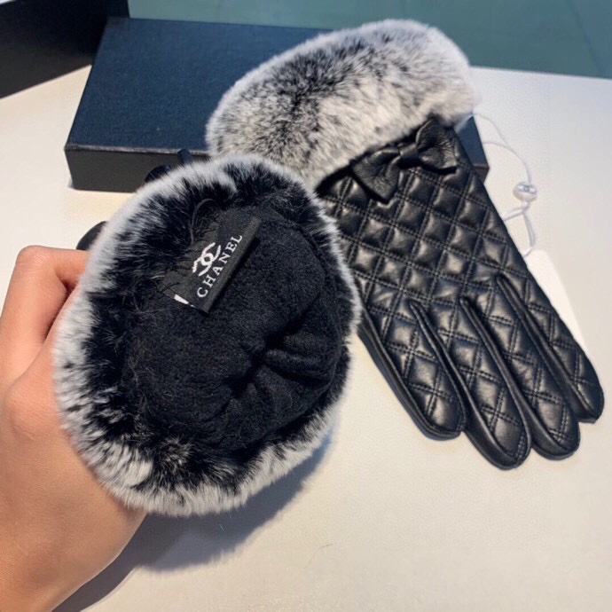 Chanel Gloves In Black