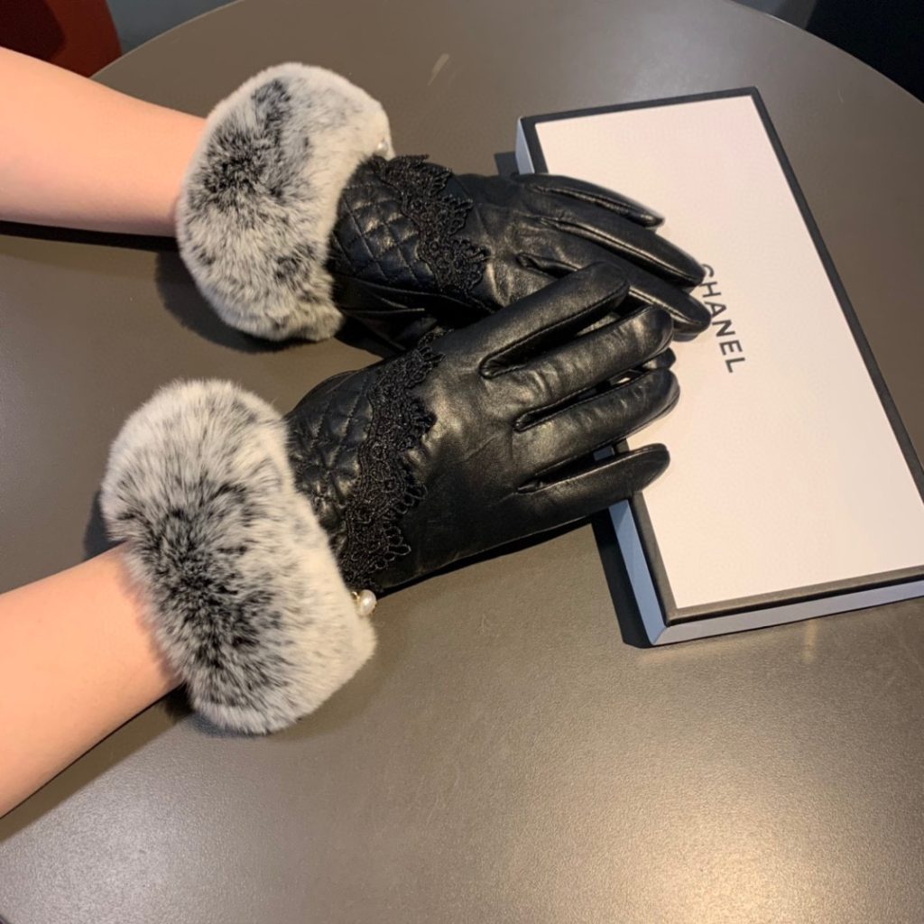 Chanel Gloves In Black