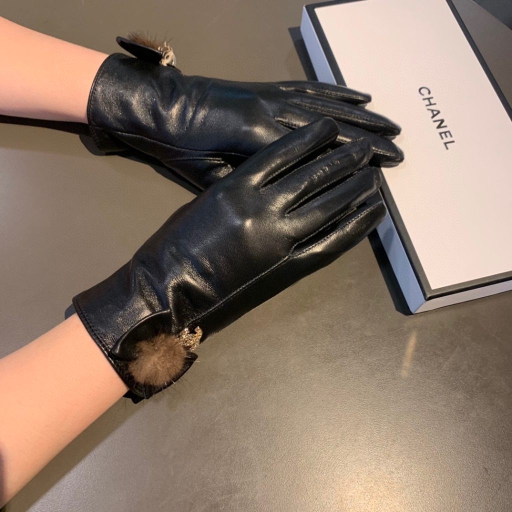 Chanel Gloves In Black