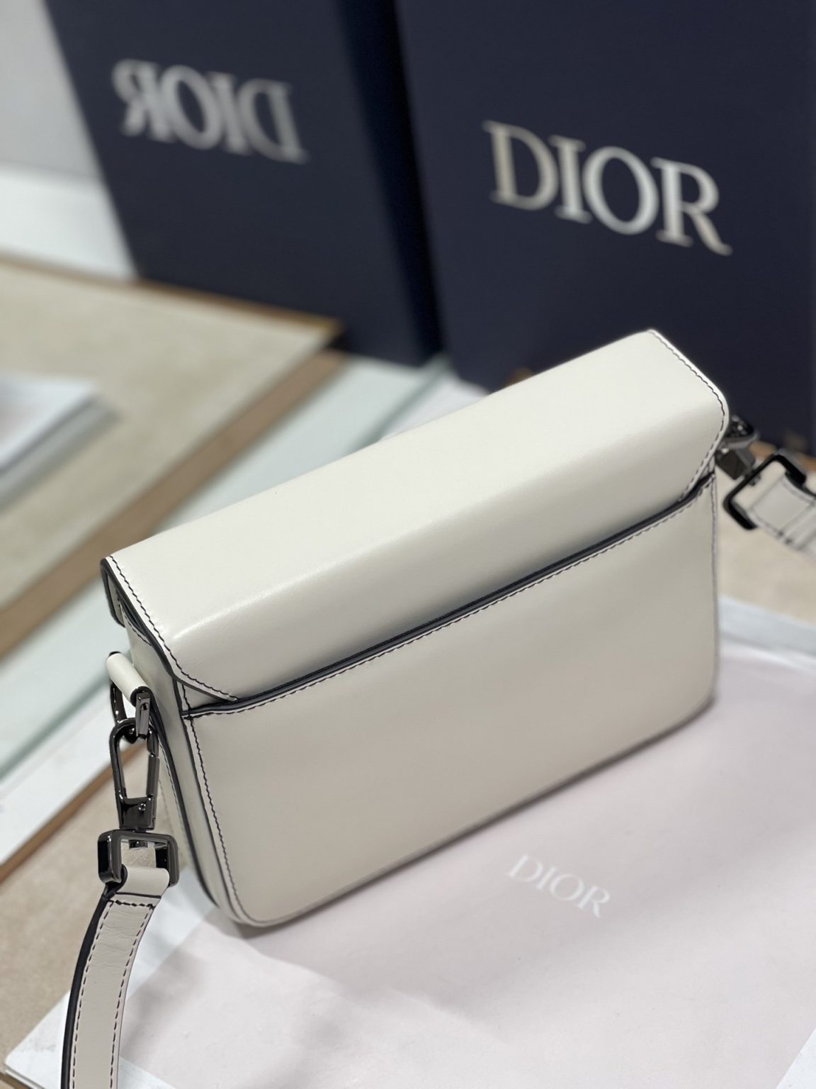 Christian Dior Lock Handbag White For Women 7.5in/19cm CD