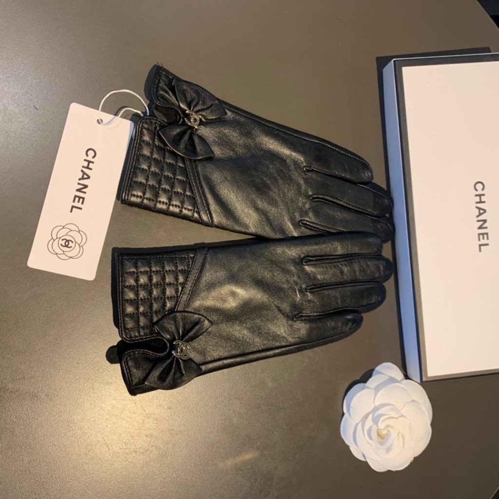 Chanel Gloves In Black