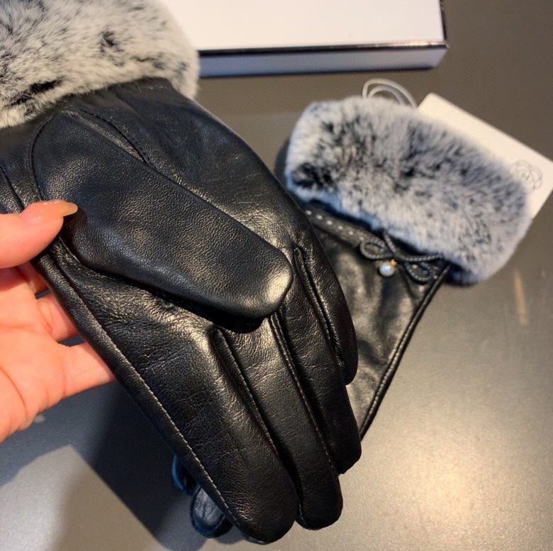 Chanel Gloves In Black