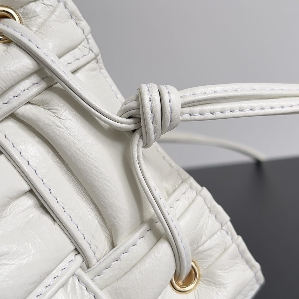 Bottega Veneta Small Cassette Bucket Bag White, For Women, Women’s Bags 7.1in/18cm 717187V2FY39009