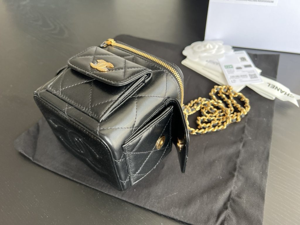 Chanel CC Vanity With Chain Bag Black For Women 4.3 in/ 11 cm  AP3016