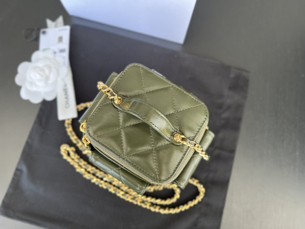 Chanel CC Vanity With Chain Bag Green Khaki For Women 4.3 in/ 11 cm  AP3016