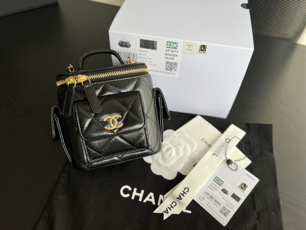 Chanel CC Vanity With Chain Bag Black For Women 4.3 in/ 11 cm  AP3016