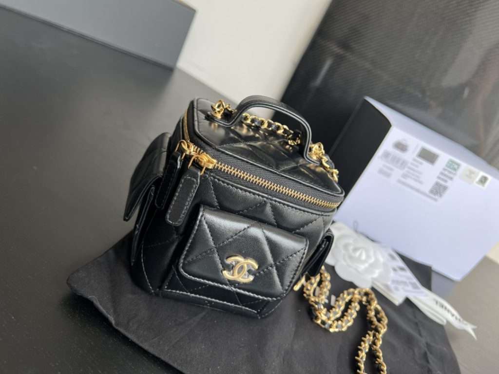 Chanel CC Vanity With Chain Bag Black For Women 4.3 in/ 11 cm  AP3016