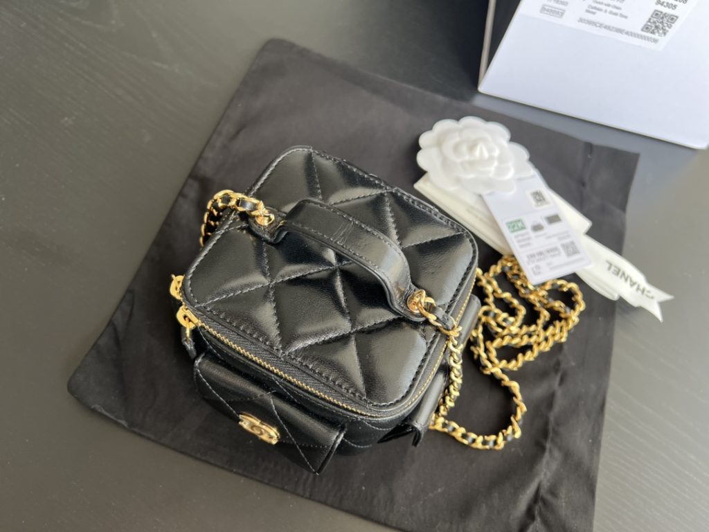 Chanel CC Vanity With Chain Bag Black For Women 4.3 in/ 11 cm  AP3016