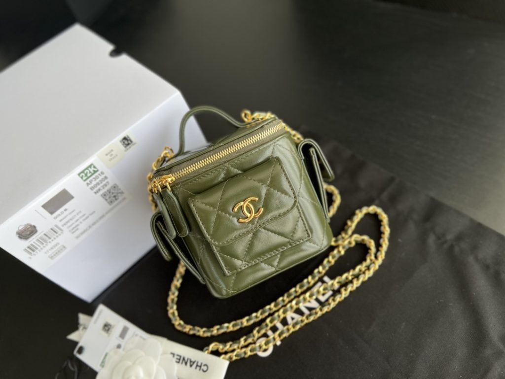 Chanel CC Vanity With Chain Bag Green Khaki For Women 4.3 in/ 11 cm  AP3016