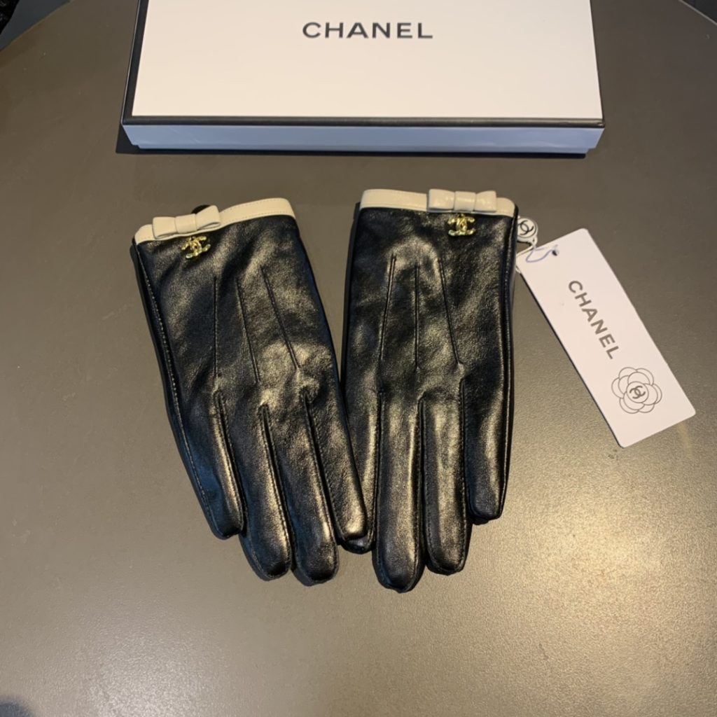 Chanel Gloves In Black