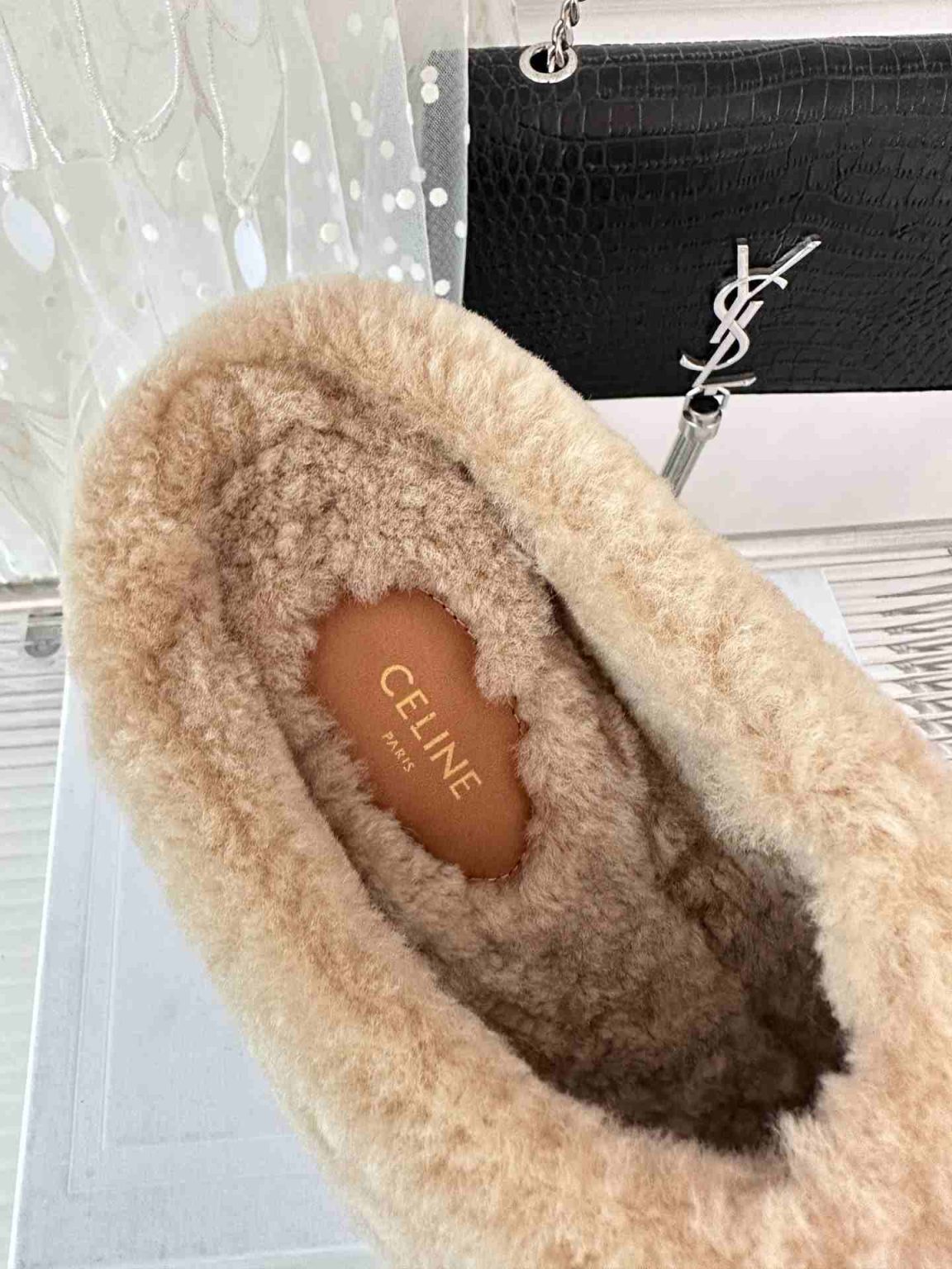 Celine Celine Fur Mule In Shearling Beige For Women 352433781C.01CR