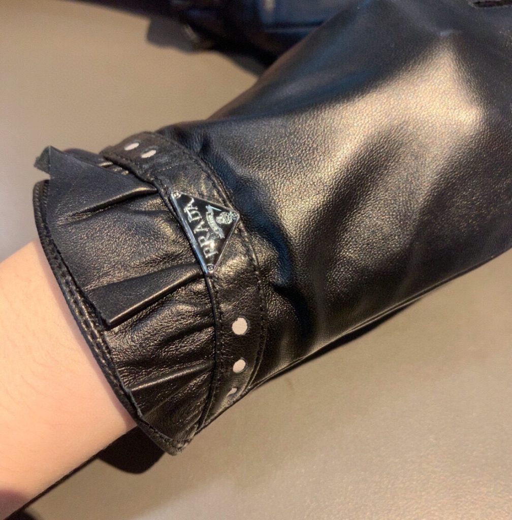 Prada Nappa Gloves In Black